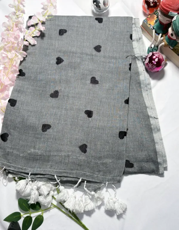 heart embroidered mal cotton saree
