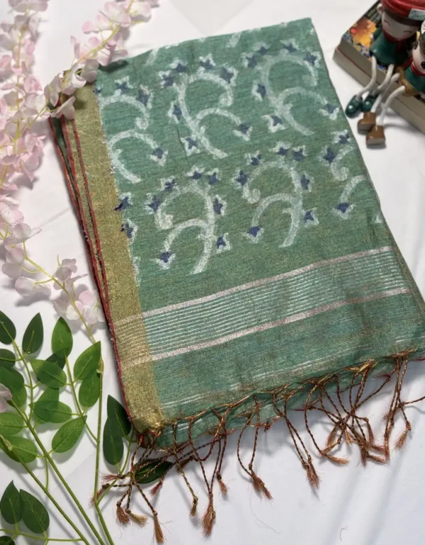 premium linen saree with floral buti & copper pallu (copy)